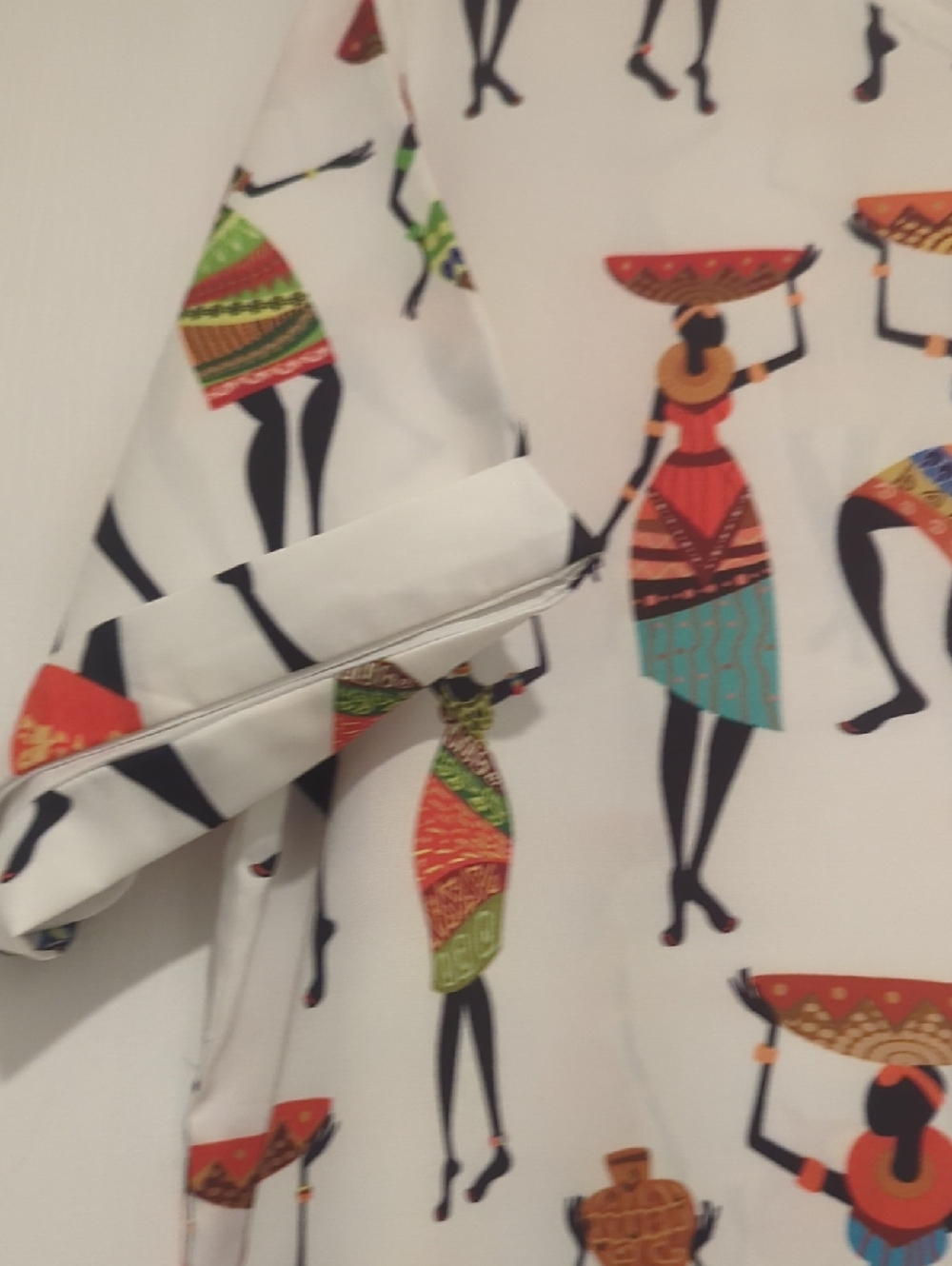 MISSLOOK White Maxi Dress with Multicolor Figurative Print - Picture 4 of 4